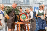 Aufsteirern 2025: Bieranstich durch LH Mario Kunasek und Vizebürgermeisterin Judith Schwentner am Grazer Hauptplatz © Land Steiermark/Robert Binder; Verwendung bei Quellenangabe honorarfrei Aufsteirern 2025: Bieranstich durch LH Mario Kunasek und Vizebürgermeisterin Judith Schwentner am Grazer Hauptplatz