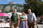 LH-Stv. Manuela Khom besucht in Begleitung des Altausseer Bürgermeisters Gerald Loitzl (l.) und von Bundesratspräsident Peter Samt (r.) den 63. Altausseer Kiritag © Land Steiermark; Verwendung bei Quellenangabe honorarfrei