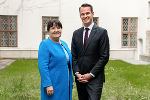 Landeshauptmann-Stv. Manuela Khom und Bildungslandesrat Stefan Hermann setzen sich für die steirischen Jugendzentren ein. © Land Steiermark/Robert Binder; Verwendung bei Quellenangabe honorarfrei