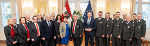 Die Delegation des Roten Kreuzes beim Neujahrsempfang für Einsatzorganisationen im Weißen Saal der Grazer Burg. © Land Steiermark/Robert Binder; Verwendung bei Quellenangabe honorarfrei Die Delegation des Roten Kreuzes beim Neujahrsempfang für Einsatzorganisationen im Weißen Saal der Grazer Burg.