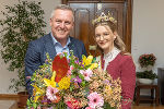 Blumenkönigin Lisa II. und LH Mario Kunasek © Land Steiermark/Andreas Resch; Verwendung bei Quellenangabe honorarfrei Blumenkönigin Lisa II. und LH Mario Kunasek