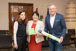 LH Mario Kunasek, LH-Stv. Manuela Khom und Birgitta Thurner (v.r.) © Land Steiermark/ Jesse Streibl