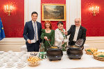 Benefizsuppenessen in der Grazer Burg: LR Hannes Amesbauer, kfb-Vorsitzende Lydia Lieskonig, LH-Stv. Manuela Khom und Bischof Wilhelm Krautwaschl (v.l.). © Land Steiermark/Robert Binder; Verwendung bei Quellenangabe honorarfrei Benefizsuppenessen in der Grazer Burg: LR Hannes Amesbauer, kfb-Vorsitzende Lydia Lieskonig, LH-Stv. Manuela Khom und Bischof Wilhelm Krautwaschl (v.l.).